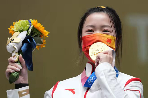  比賽結束一切都歸零了                2021年，楊倩第一次為國出征奧運會。奧運奪金后，楊倩受到很多人關注，但對她而言，比賽結束之后一切都歸零了。在她看來，每一次瞄准和擊發，都是在和自己作斗爭，面對競爭和成敗要有強大的內心。